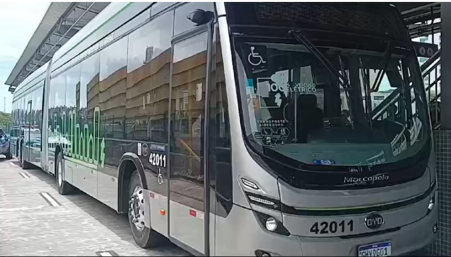 BRT Salvador testa primeiro ônibus articulado com capacidade para mais de 150 passageiros