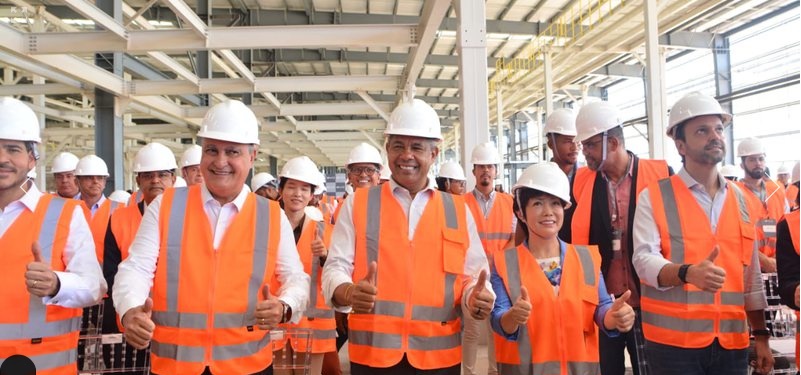 Em visita às obras da fábrica da BYD, governador destaca geração de empregos e o desenvolvimento de inovação e pesquisas na Bahia