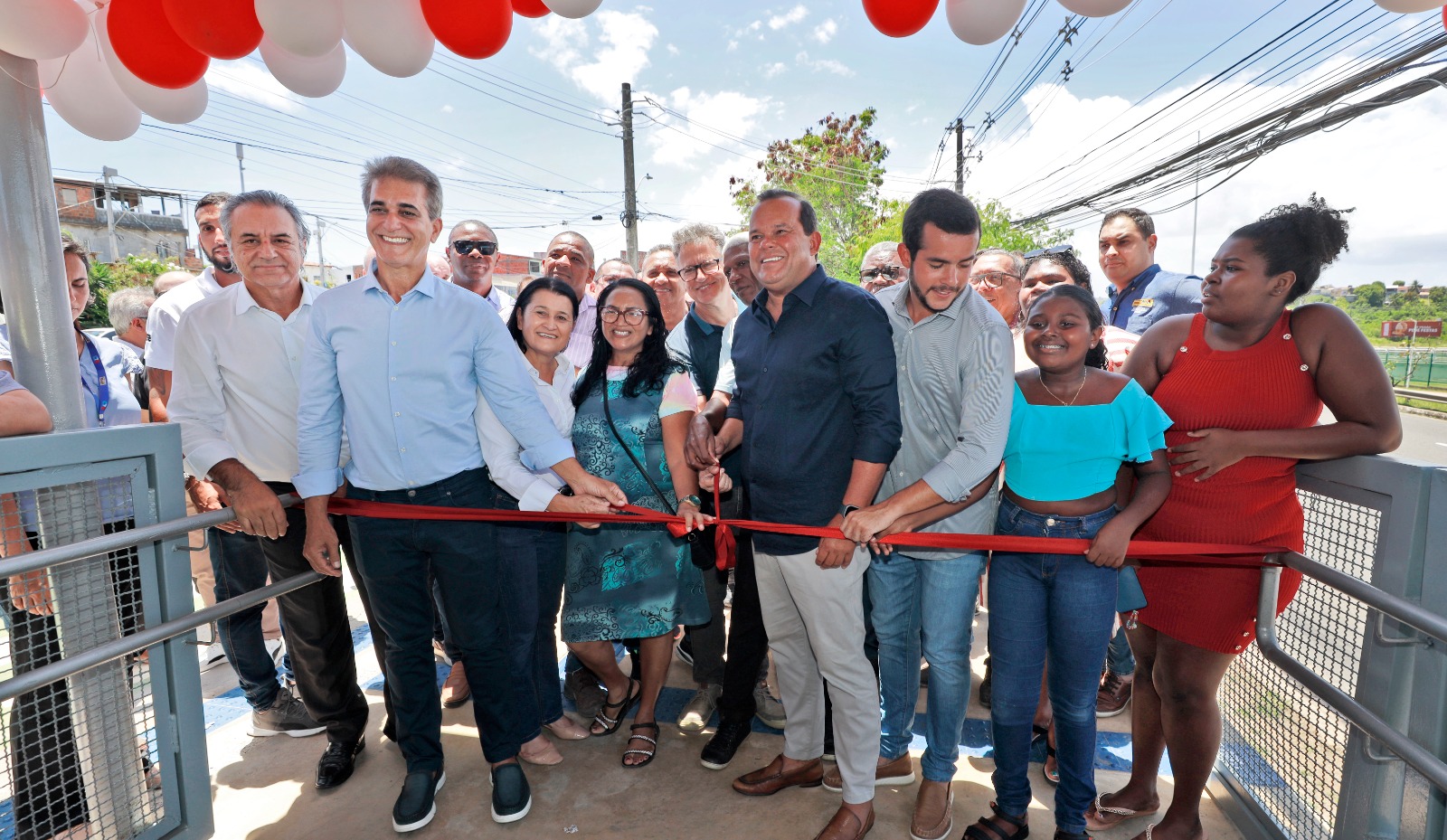 Nova passarela da Avenida Paralela melhora mobilidade de moradores de Mussurunga e do Bairro da Paz