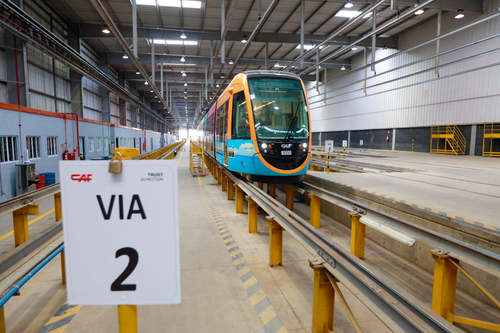 Em Hortolândia, Jerônimo Rodrigues acompanha últimos ajustes nos trens do VLT do Subúrbio; o primeiro chegará a Salvador no início de dezemb